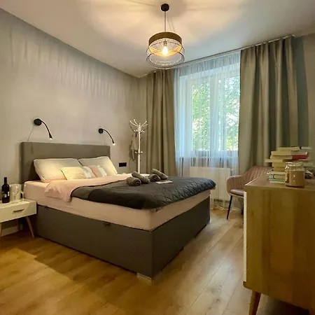 Premium Place Podchorazych Apartment Warsaw